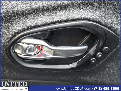 Used 2021 Jeep Cherokee Limited image 14