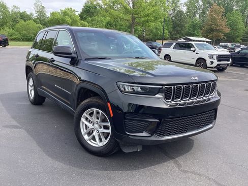 Used 2025 Jeep Grand Cherokee Laredo X w/ Luxury Tech Group I AWD/4WD image 7