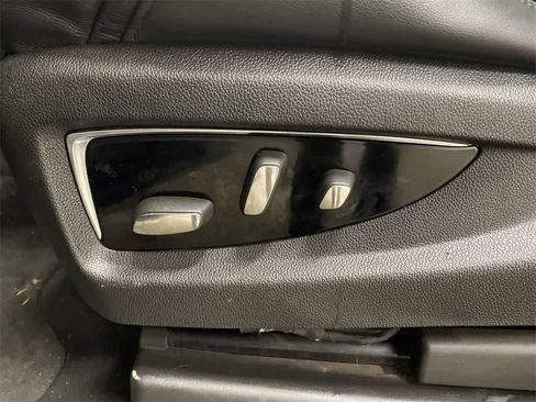 Used 2015 Cadillac Escalade Luxury image 14