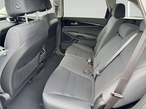 Used 2017 Kia Sorento FWD image 30