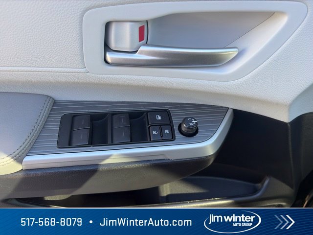 Used 2025 Toyota Sienna XLE FWD image 26