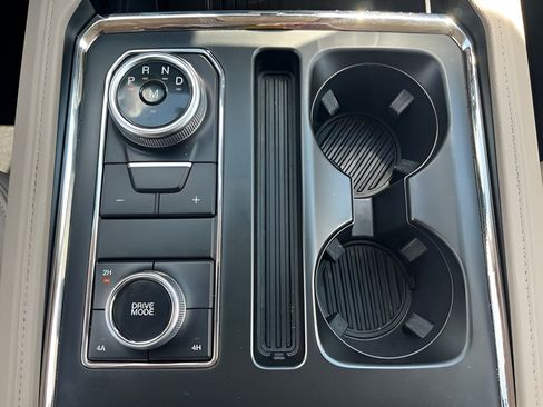 Used 2024 Ford Expedition XLT AWD/4WD image 33