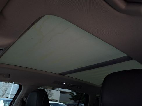 Used 2023 Volkswagen Tiguan SE w/ Panoramic Sunroof Package image 17