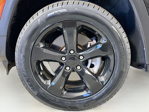 Used 2023 Jeep Grand Cherokee L Laredo image 31