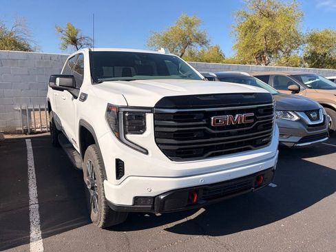 Used 2025 GMC Sierra 1500 AT4 w/ AT4 Premium Package AWD/4WD image 4