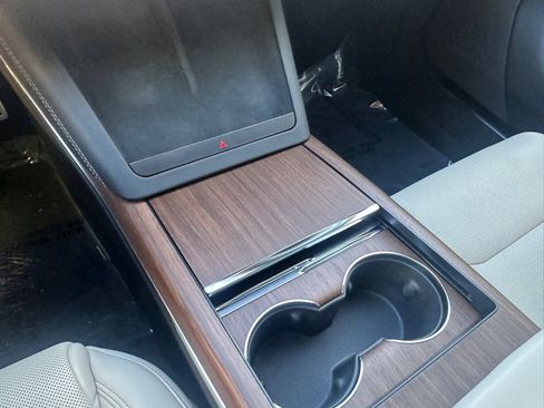 Used 2022 Tesla Model S AWD image 39