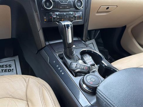Used 2017 Ford Explorer XLT w/ Equipment Group 202A AWD/4WD image 23