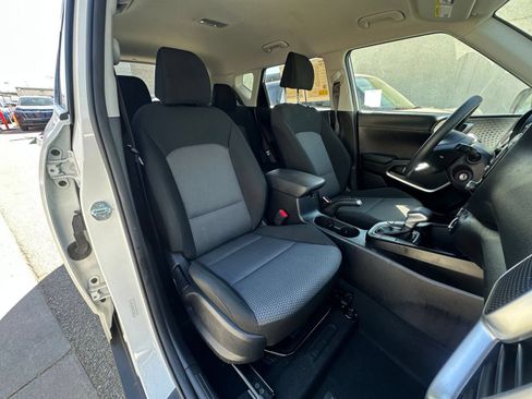Used 2025 Kia Soul LX w/ LX Technology Package FWD image 33