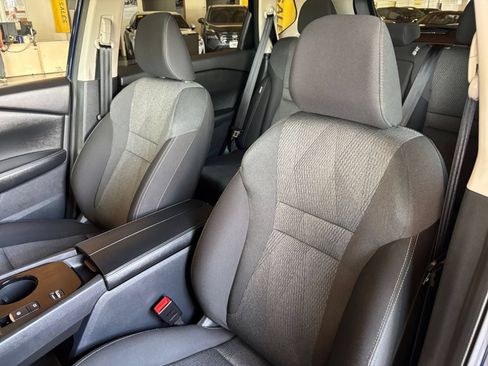 Used 2025 Nissan Rogue SV FWD image 38