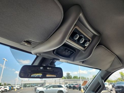 Used 2019 Chevrolet Express 2500 image 35