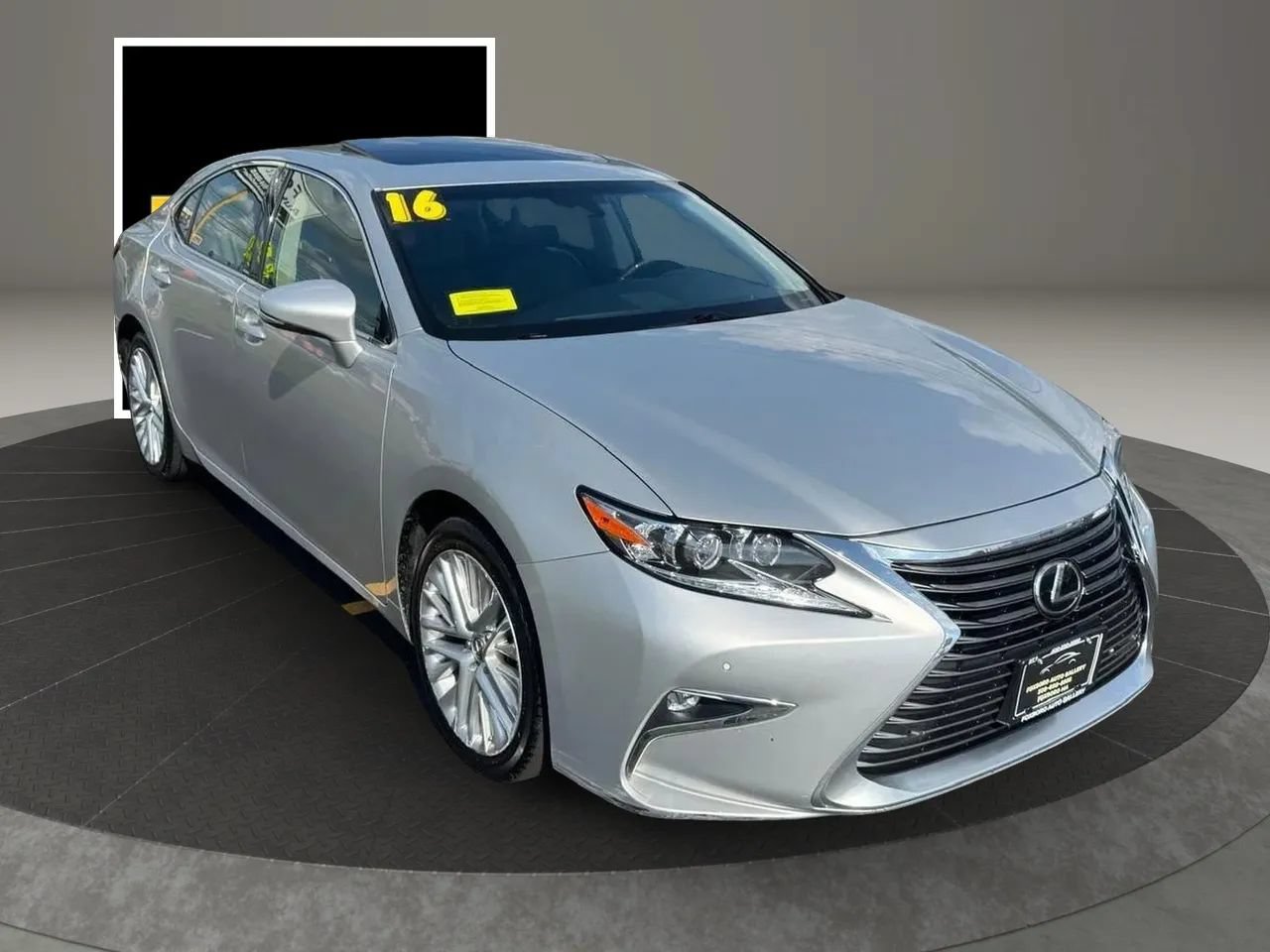 Used 2016 Lexus ES 350 w/ Luxury Package w/Wood Trim FWD image 3