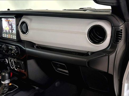 Used 2023 Jeep Wrangler Unlimited Sahara AWD/4WD image 23