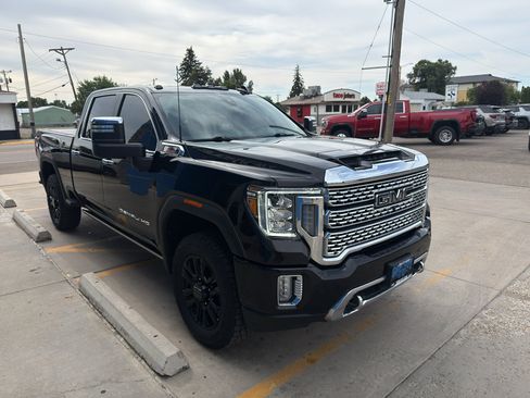 Used 2022 GMC Sierra 2500 Denali w/ Denali Black Diamond Edition AWD/4WD image 4