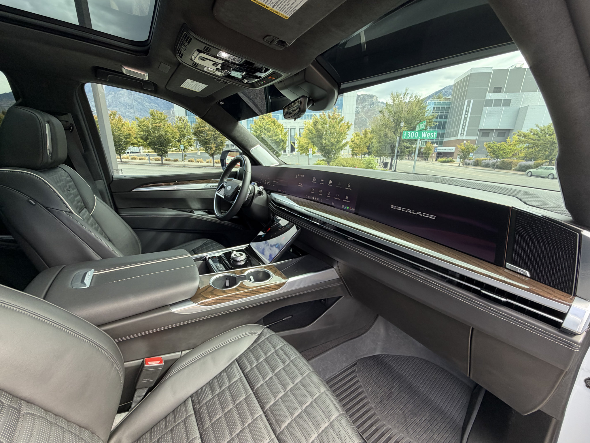 Used 2026 Cadillac Escalade Platinum Sport w/ LPO, ONYX Package AWD/4WD image 18