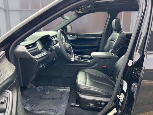 Used 2024 Jeep Grand Cherokee L Limited w/ Luxury Tech Group II image 13