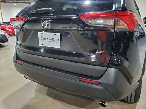 Used 2021 Toyota RAV4 LE image 43
