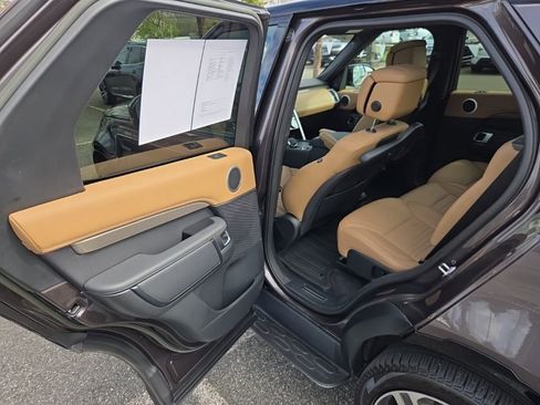Certified 2023 Land Rover Discovery Metropolitan Edition AWD/4WD image 15