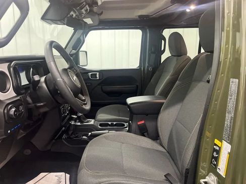 Used 2024 Jeep Wrangler Unlimited w/ Convenience Group AWD/4WD image 19