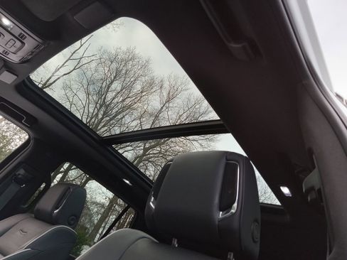 Certified 2024 Cadillac Escalade Premium Luxury image 12