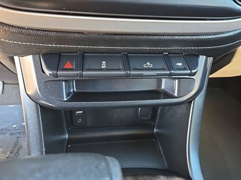 Used 2015 GMC Canyon SLE w/ SLE Convenience Package image 30