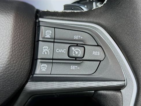 New 2025 Jeep Grand Cherokee Altitude image 30