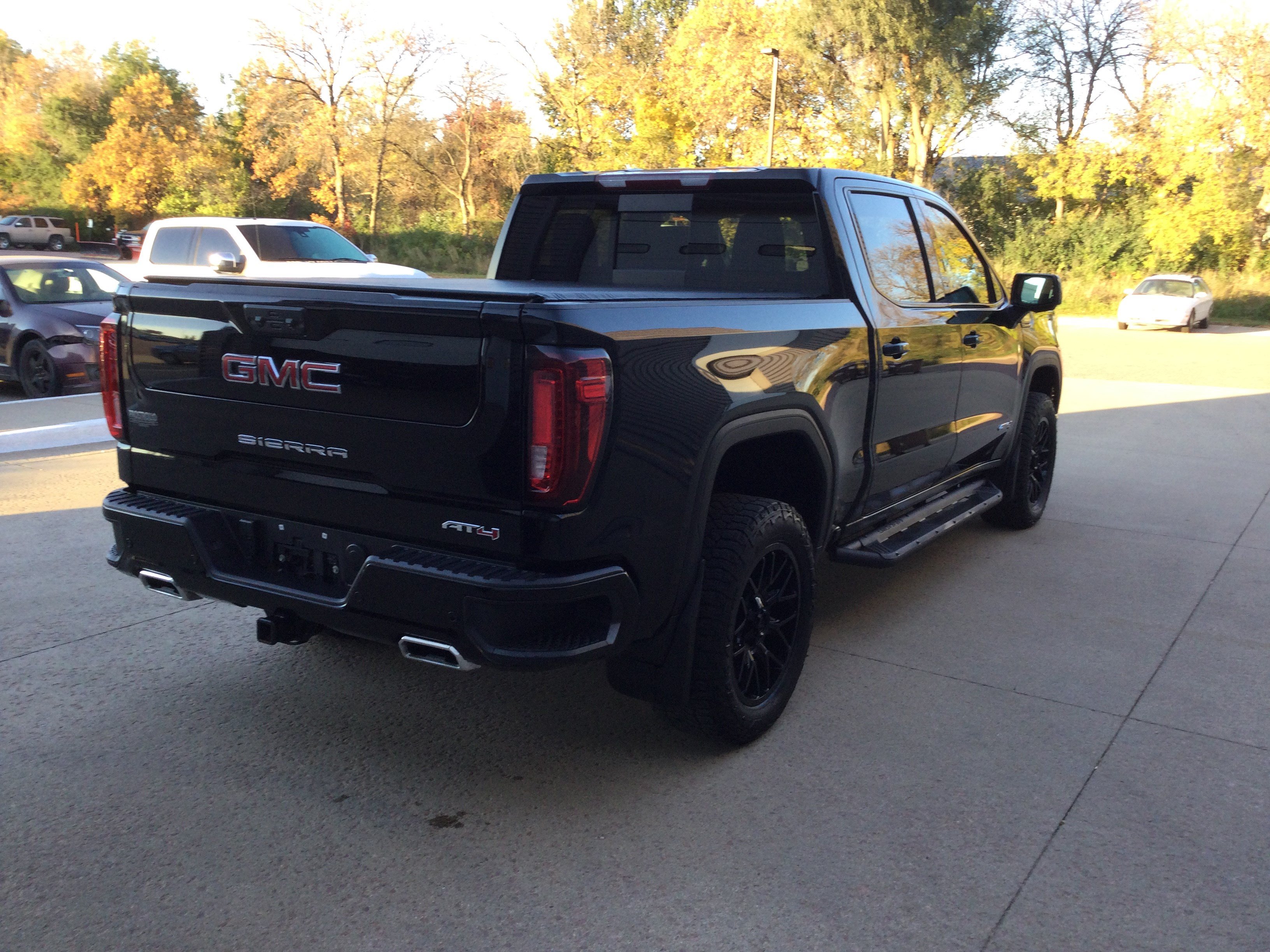 Used 2023 GMC Sierra 1500 AT4 w/ AT4 Premium Package AWD/4WD image 5