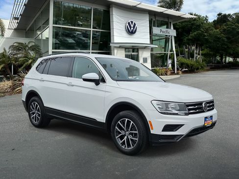 Used 2019 Volkswagen Tiguan SE w/ Panoramic Sunroof Package image 3