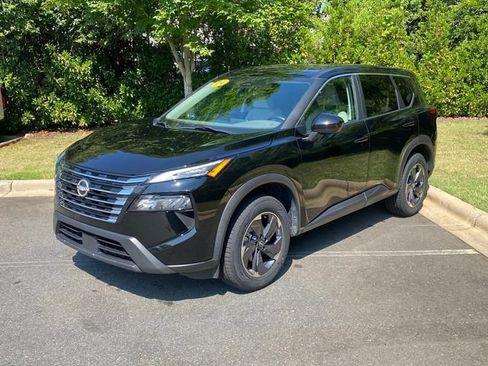 Used 2024 Nissan Rogue SV FWD image 3
