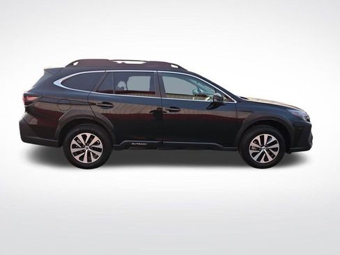 Used 2025 Subaru Outback Premium AWD/4WD image 10