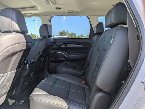 New 2025 Kia Telluride EX image 16