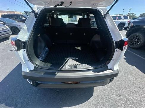 Used 2026 Toyota Corolla Cross SE image 32