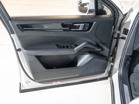 Certified 2023 Porsche Cayenne Coupe AWD/4WD image 16