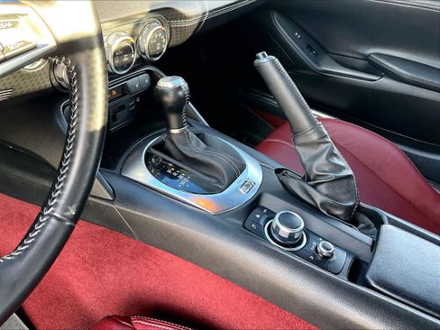Used 2020 MAZDA MX-5 Miata 100th Anniversary image 18