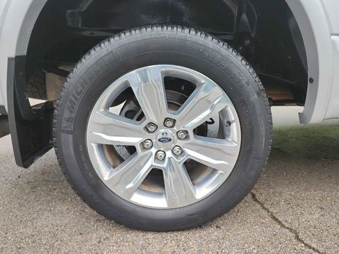 Used 2017 Ford F150 Platinum w/ Equipment Group 701A Luxury image 15