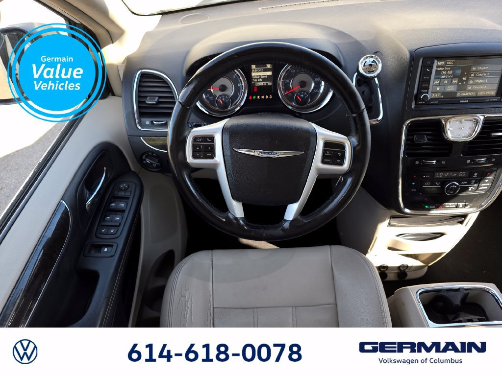 Used 2014 Chrysler Town & Country Touring FWD image 14