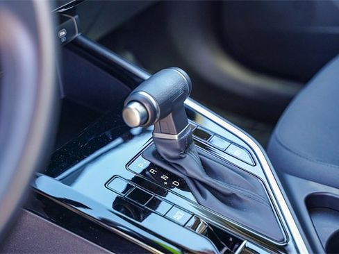 Certified 2025 Kia Niro LX image 20