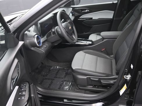 Used 2024 Chevrolet Trax LT FWD image 10