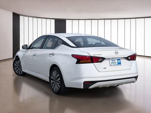 Used 2025 Nissan Altima 2.5 SV image 6