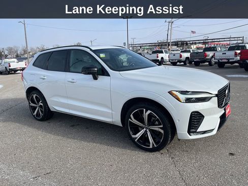 Used 2022 Volvo XC60 B6 R-Design image 9