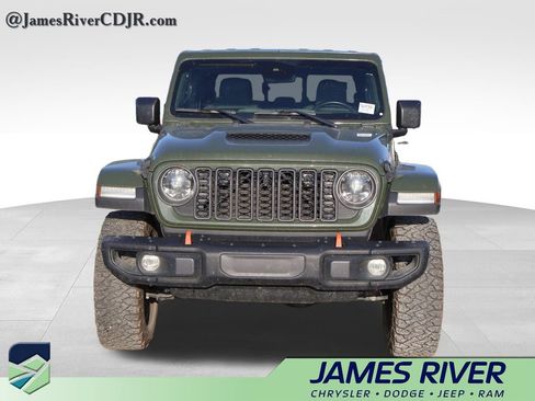 Used 2024 Jeep Gladiator Mojave AWD/4WD image 5