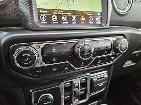 Used 2022 Jeep Wrangler Unlimited Sahara image 23