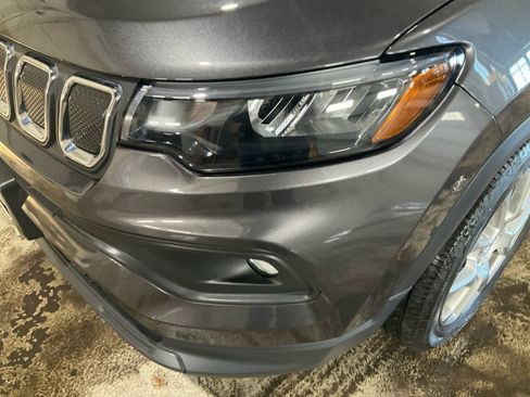 Used 2022 Jeep Compass Latitude image 21