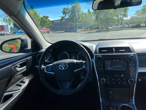 Used 2017 Toyota Camry SE FWD image 12