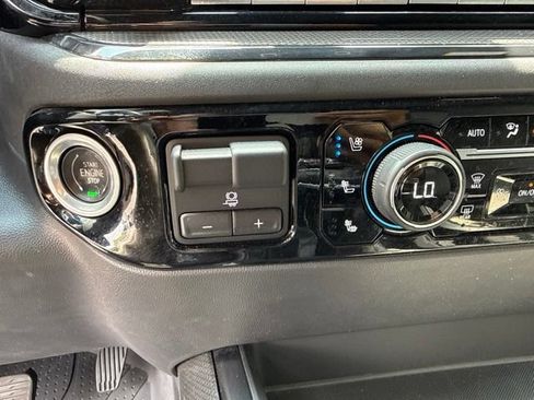 Used 2022 Chevrolet Silverado 1500 ZR2 w/ Technology Package AWD/4WD image 22
