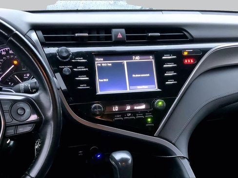 Used 2018 Toyota Camry SE FWD image 7