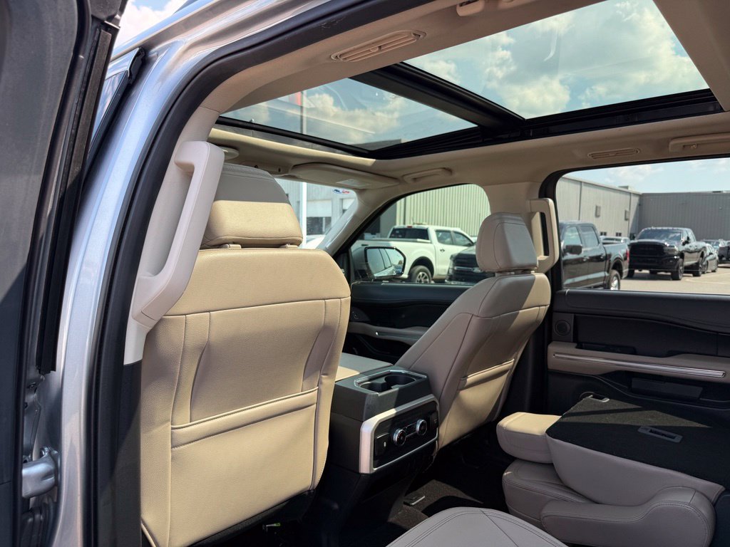 Used 2023 Ford Expedition Limited AWD/4WD image 35