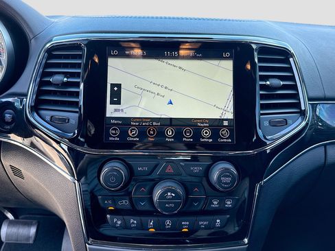 Used 2020 Jeep Grand Cherokee Overland image 33