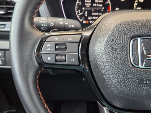 Used 2025 Honda Pilot TrailSport image 22