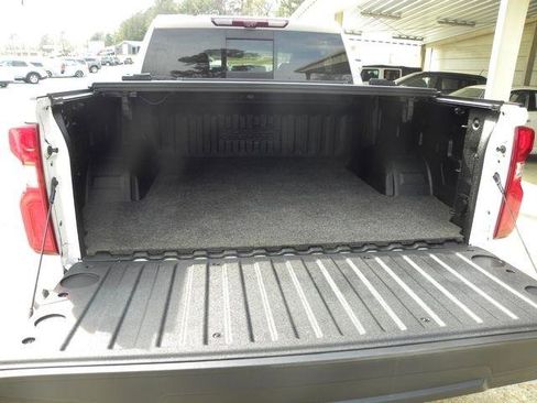 Used 2022 Chevrolet Silverado 1500 High Country w/ Technology Package AWD/4WD image 11