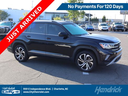Used 2023 Volkswagen Atlas SEL AWD/4WD image 1